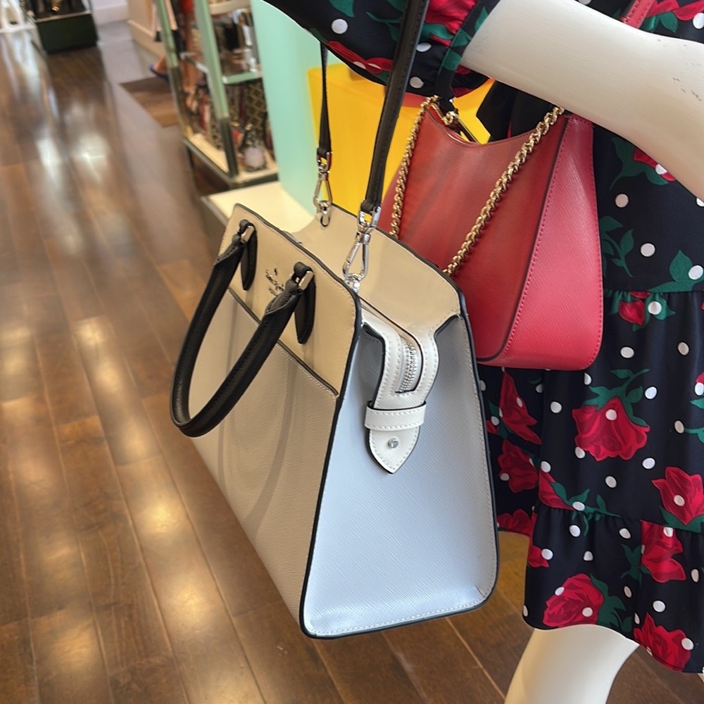 Kate Spade Madison Colorblock Saffiano Leather Medium Satchel
Platinum Grey
NWT - Picture 14 of 16